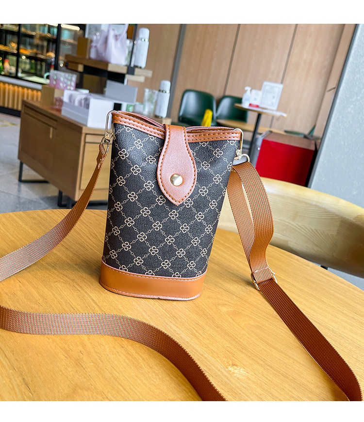 Damentaschen 2024 neuer Stil Kontrastfarbe Blumenschnalle vertikale Pommes-Frites-Tasche lässig einfache kleine quadratische Tasche Handytasche trendy_voghion.com