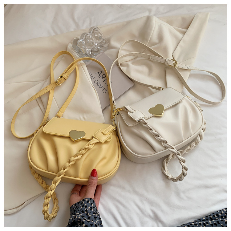 Wholesale Heart Buckle Fold One-shoulder Messenger Small Round Bag Nihaojewelry display picture 101