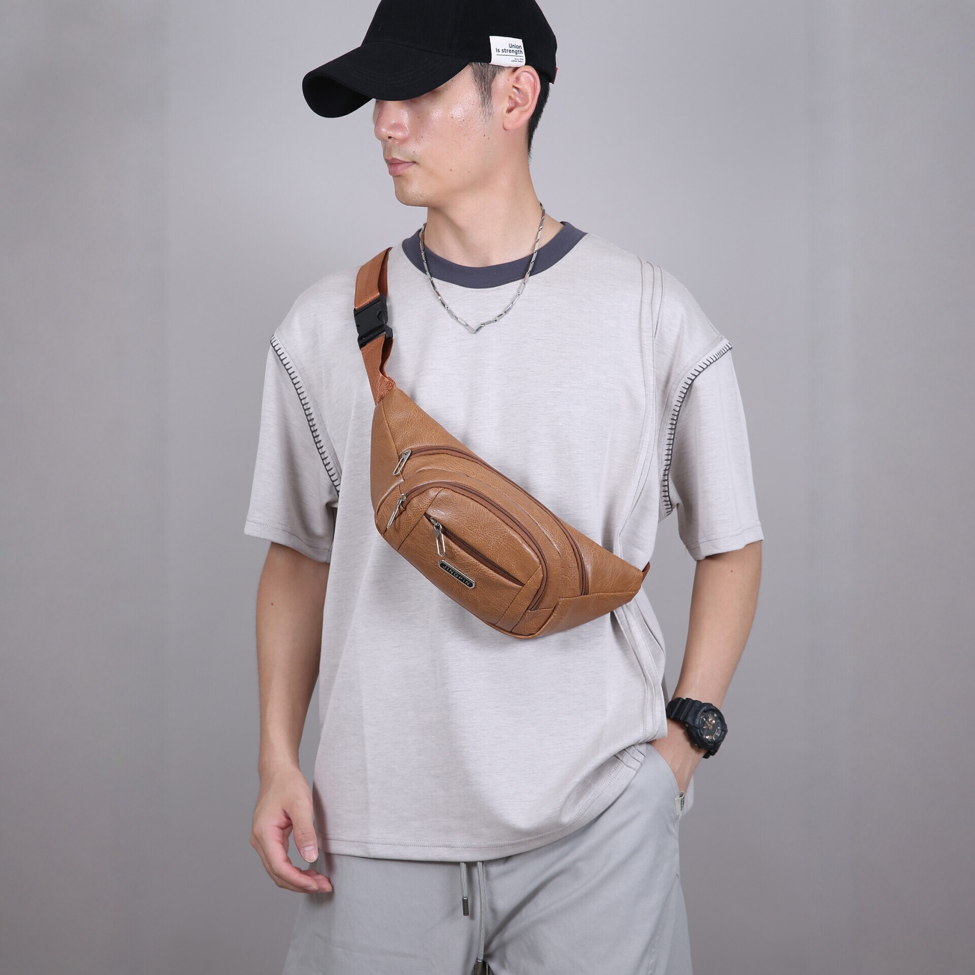 Men's PU chest bag, single-shoulder crossbody bag, retro style, large capacity, multi-functional waist bag, suitable for outdoor leisure and sports
