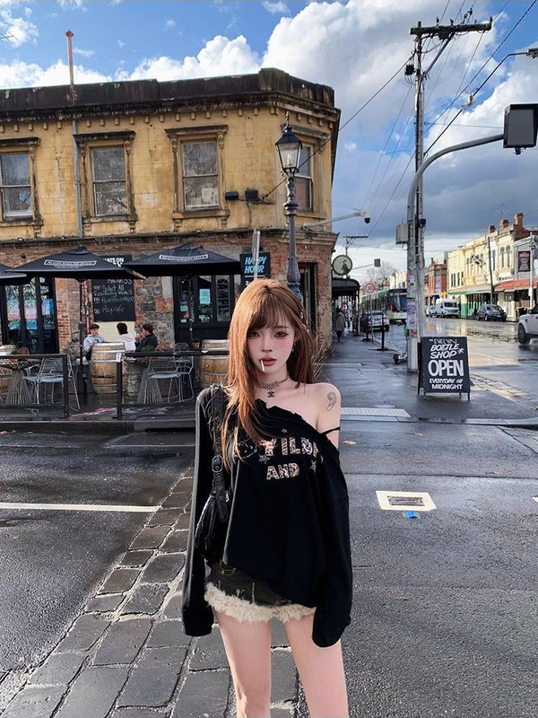 辣妹露肩长袖卫衣女秋季新款美式复古设计感小众慵懒别致斜肩上衣|undefined