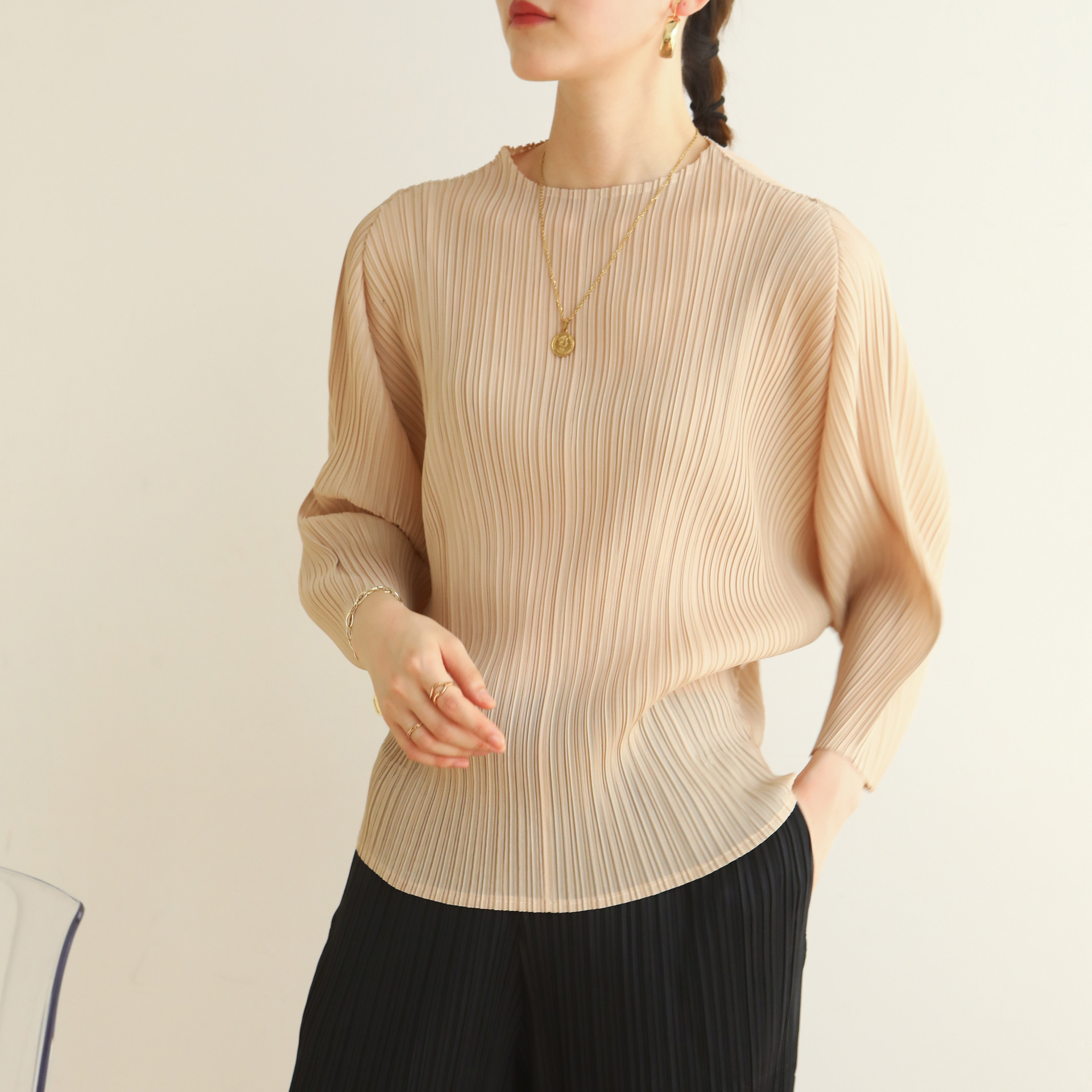 Factory direct supply of 2024 autumn/spring new high-end pleated fashion batwing sleeve loose base layer long-sleeved T-shirt