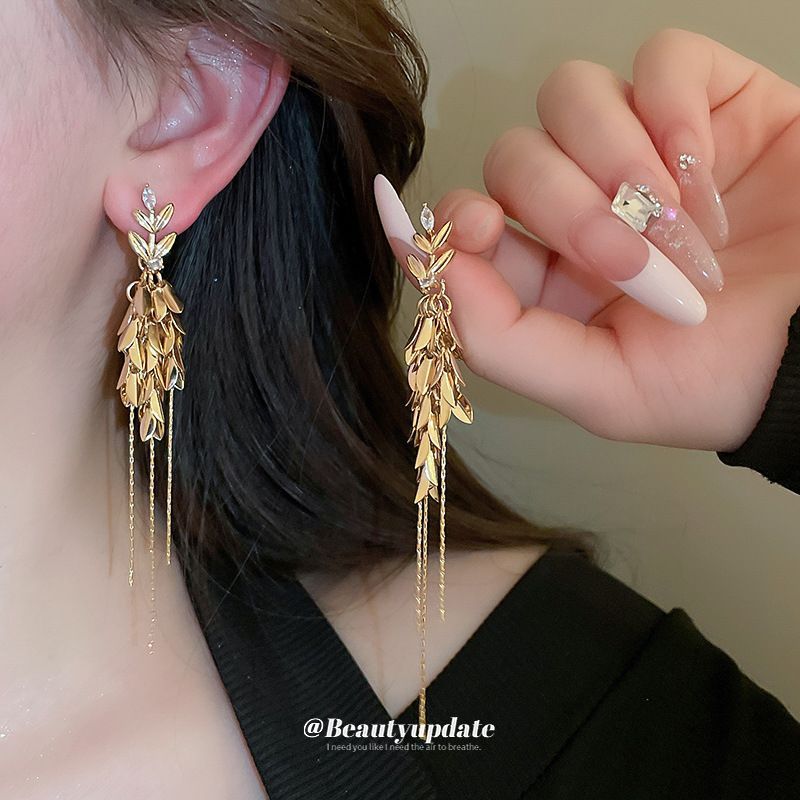 Pendientes de perlas de cristal de diamante de aguja de plata pendientes largos de lujo de Luz Retro europeo y americano pendientes dulces frescos de alto grado para mujeres