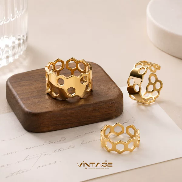 Cross-border, personalized, creative, minimalist, and stylish INS-inspired ring with a high-end feel, designed for women, featuring a European and American fashion aesthetic, a niche and luxurious design, and a honeycomb-shaped open ring