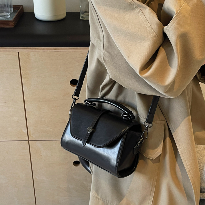 Bolso de moda de gama alta para mujeres 2024 nuevo portátil todo partido retro pequeño bolso cuadrado nicho diseño bolso de hombro