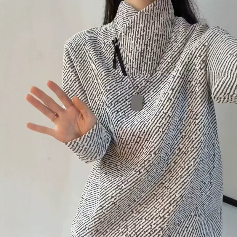 2026 American-style diagonal zipper retro striped crossover V-neck sweatshirt, unisex long-sleeve t-shirt, base layer, inner top, trendy 2026 American-style diagonal zipper retro striped crossover V-neck sweatshirt, unisex long-sleeve t-shirt, base layer, inner top, trendy