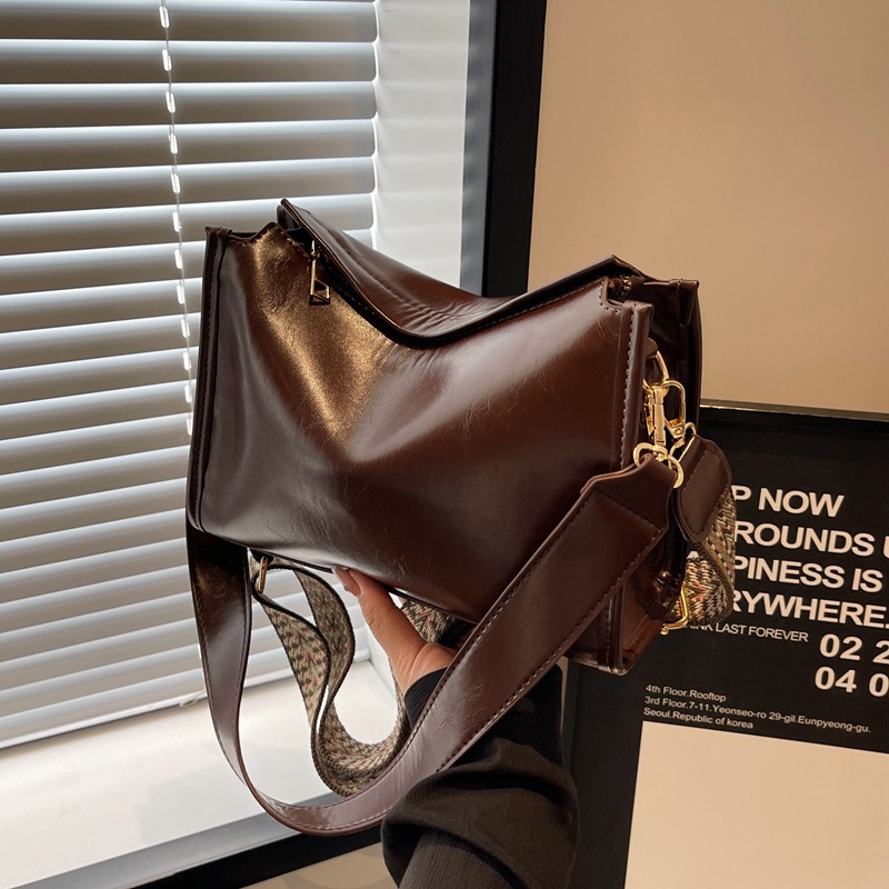 Underarm women 2024, new high-end and versatile Maillard broadband single shoulder crossbody for women's pillow bag_voghion.com