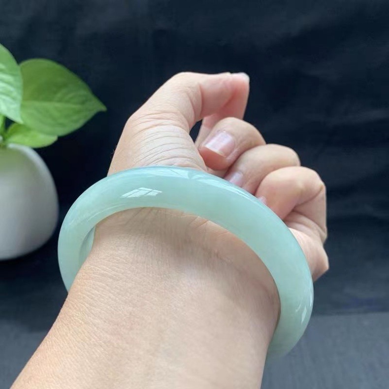 Vòng tay ngọc bích tự nhiên Myanmar A hàng, đường kính trong 52–64 mm, có giấy chứng nhận chi tiết 1