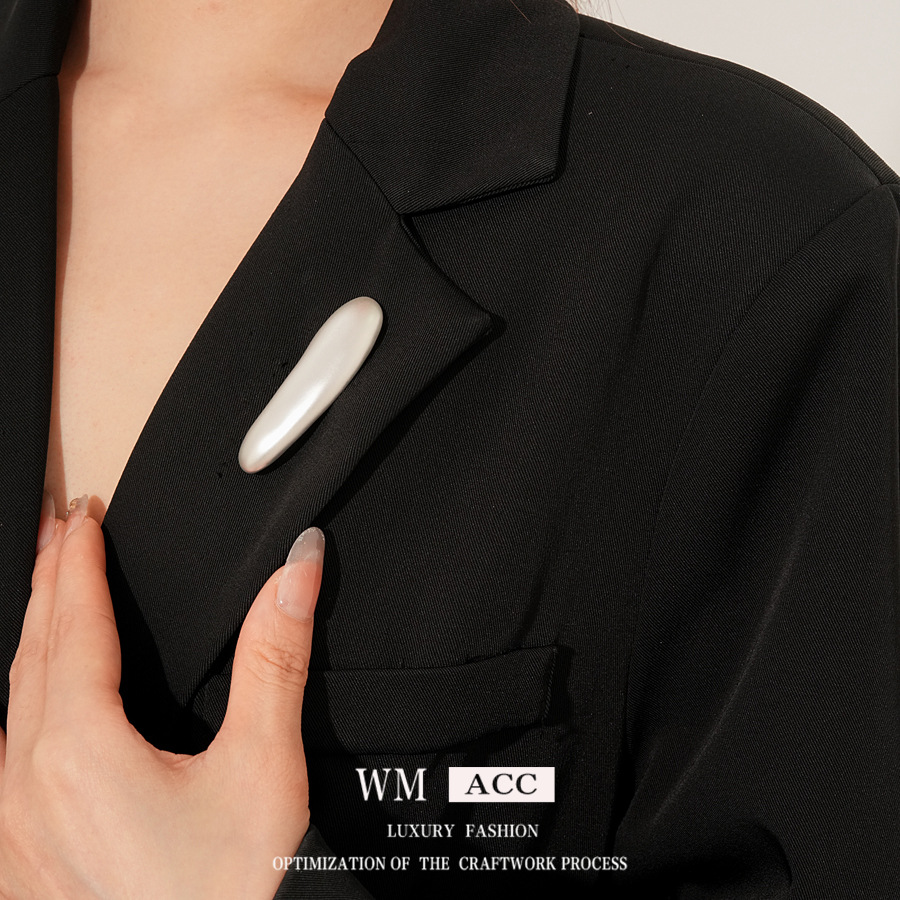 Europa y los Estados Unidos transfronterizos brillante broche metálico estilo simple exagerado pin universal nicho accesorios de viento frío mujeres image 4