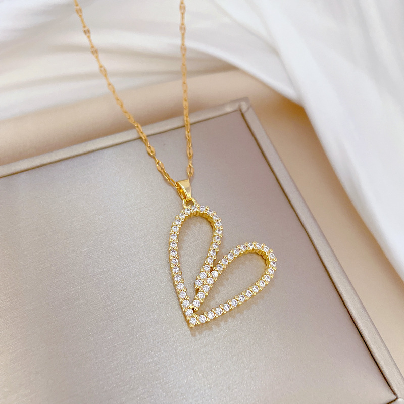 Wholesale Fashion Heart Shape Stainless Steel Copper Inlay Rhinestones Pendant Necklace display picture 4