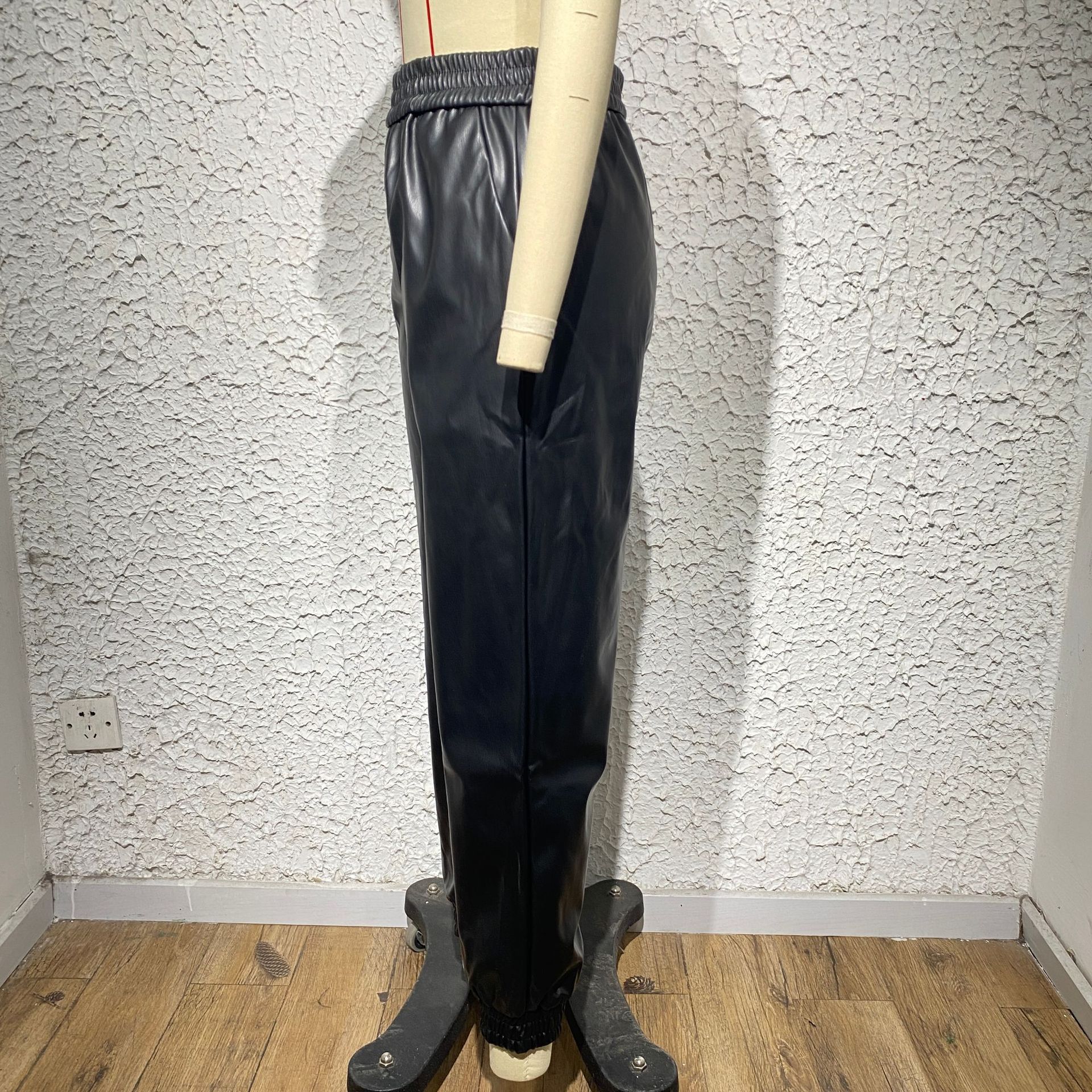 Neue modische Freizeit-Lederhose für Damen, locker, lässig, einfarbig, schmale Passform, Außenkleidung, Freizeithose für Herbst und Winter_voghion.com