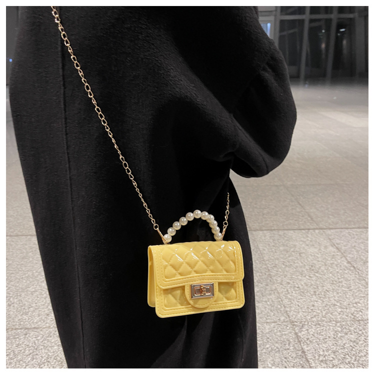 135g Weight Flip Cover Closure Type Single Shoulder Strap Strap Type Women'S Small Arylic Solid Color Fashion Flip Cover Handbag