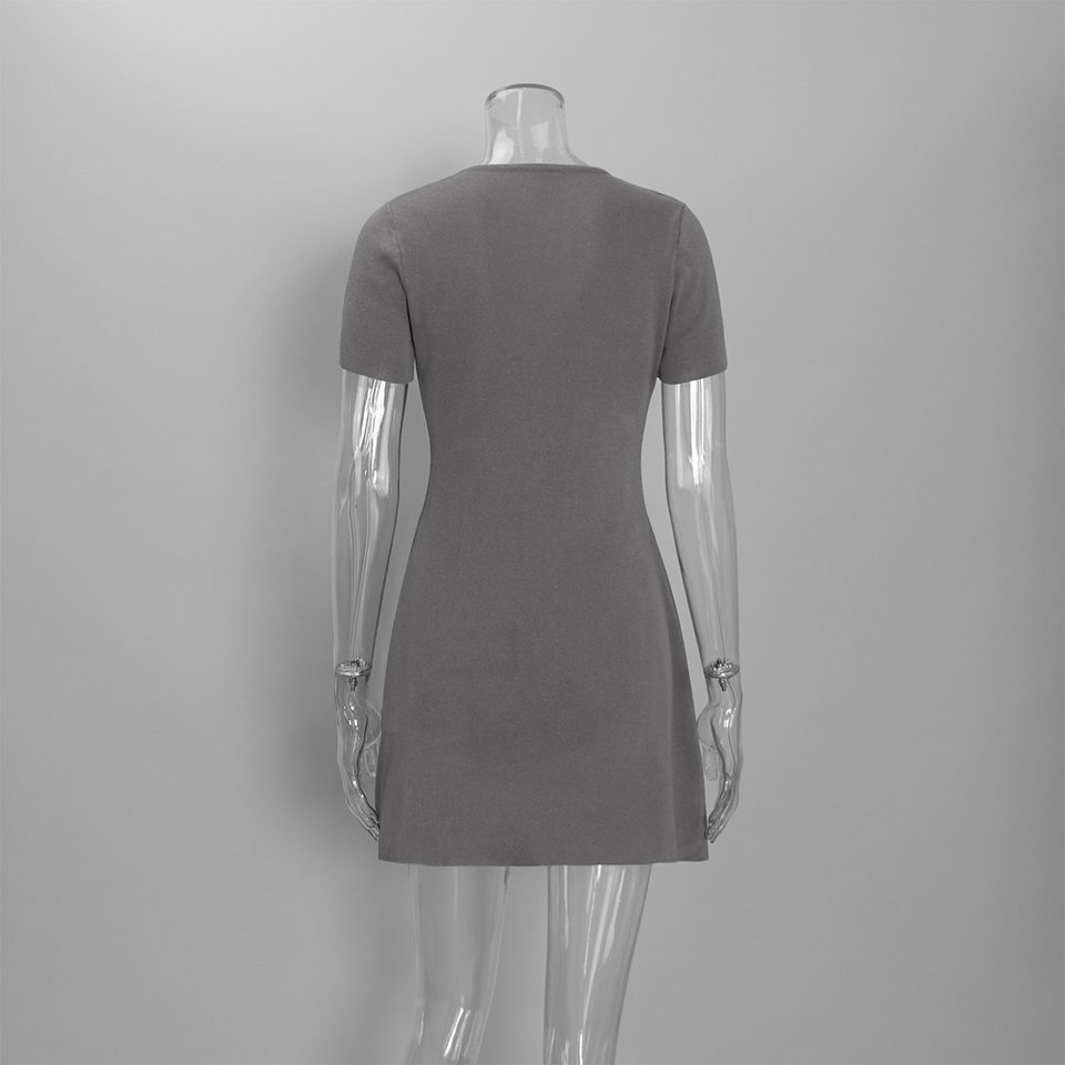 Đầm ngắn dáng chữ A cổ V sâu cài khuy một hàng, tay ngắn dệt kim, eo cao tôn dáng — 100% viscose, Có sẵn đủ màu, đủ size, trọng lượng: 290g, Màu be, Màu kaki chi tiết 12