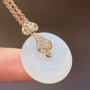 Fubei Diamond Jewelry [18K Gold Inlaid with Hetian Mutton Fat White Jade Safety Buckle Pendant] the Size of the Loose Stone Is about 20*20mm