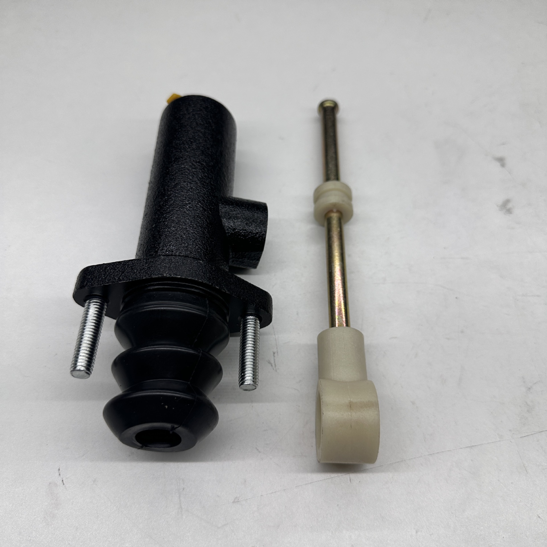Cm640200,1628218,8085690 Suitable for Volvo Truck Clutch Master Cylinder