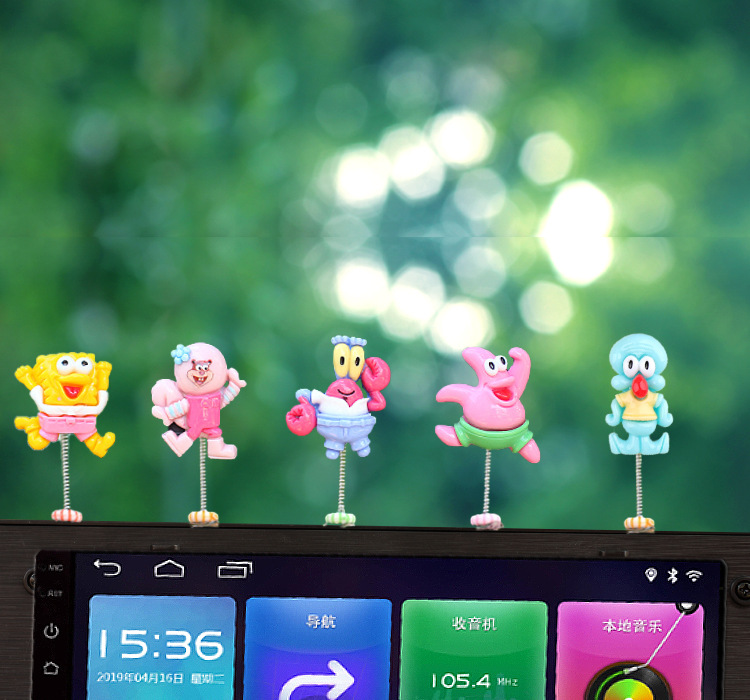 Nuevos productos adorables adornos de automóviles muñecas creativas decoraciones interiores de automóviles primavera sacudiendo la cabeza cabeza cabeza cabeza sala de transmisión directa con mercancías