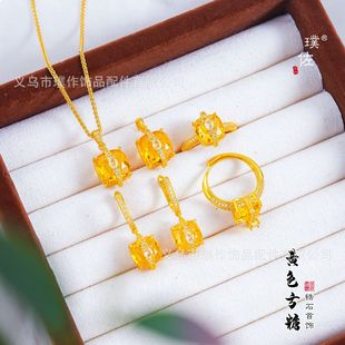 �½���S�������L�Ʒ���b�Sɫ�ʯ����ϵ�н�ָ�朶��Ů�߼���