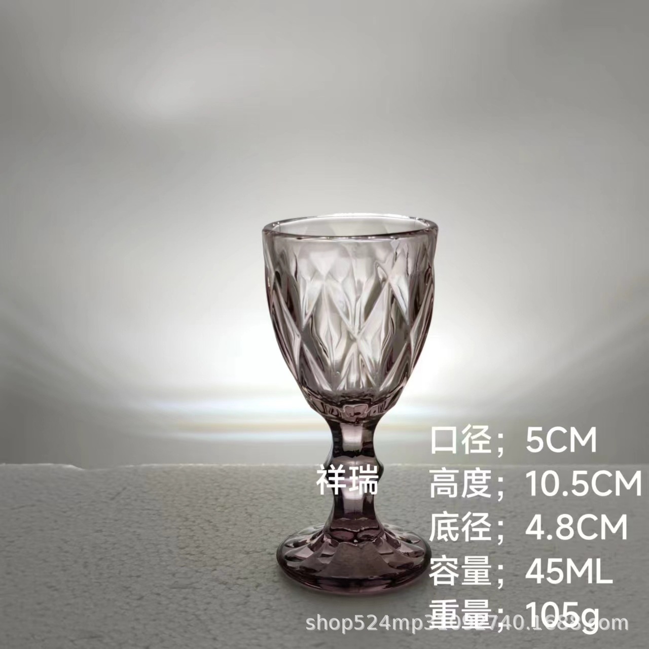 Copa de vino fuerte en forma de diamante gris
