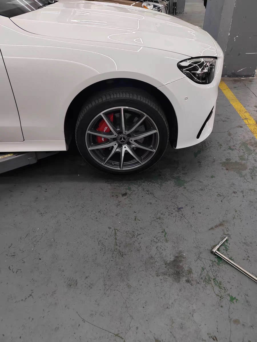 Suitable for Mercedes-Benz caliper covers for C-class C260L, E300L, A200L, G-class, and GLC, specialized for brake modification, made of aluminum alloy