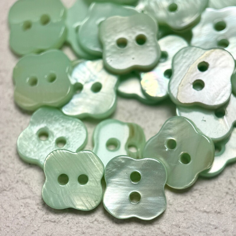 Natural Shell Button, Light Green Four-Leaf Clover, Two-Hole, Spring and Summer Shirt, Cotton and Linen Shirt, Journal Accessories, Decorative Materials