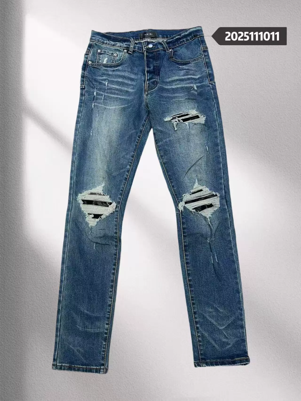 Джинсы (Jb amiri tide) с нашивками, узкий крой и эластичным низом, цвета 30–40