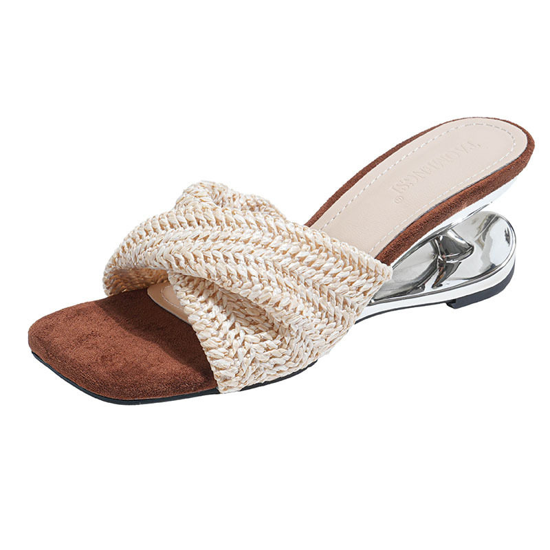 Sandal nữ quai ngang đế xuồng đan phối quai, mũi vuông hở ngón, gót thô 5 cm — Màu be, màu vàng
