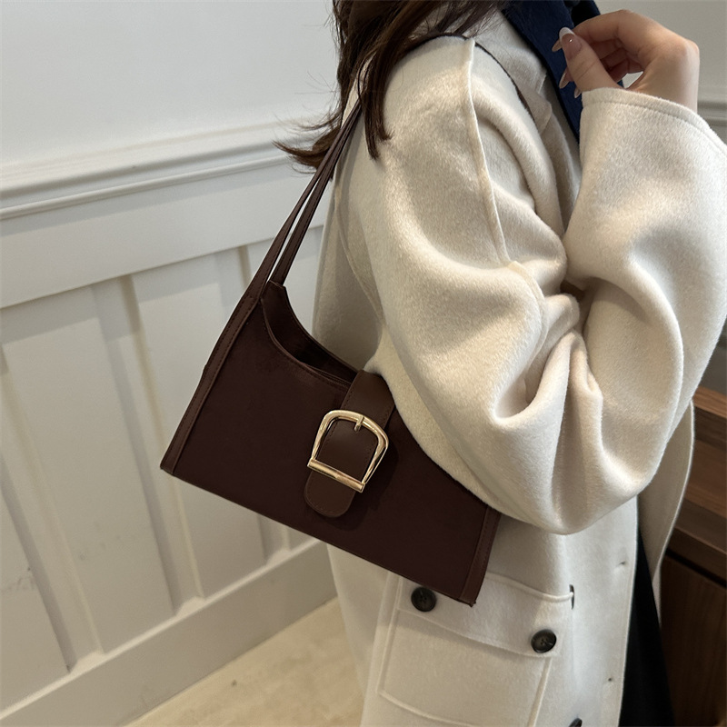 Bolso de axila de color sólido, diseño de nicho, moda, estilo occidental, nueva tendencia, bolso femenino, retro francés, hermoso bolso de hombro de luna nueva