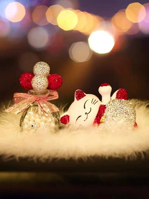Perfplant seat Ornaments Diamond-inlaid Solar Energy - red-ears-cat-red-perfume-seat-feather-pad