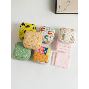 G 66099 Floral quilted sanitary pad bag �黨�W�p�l�����ռ{��