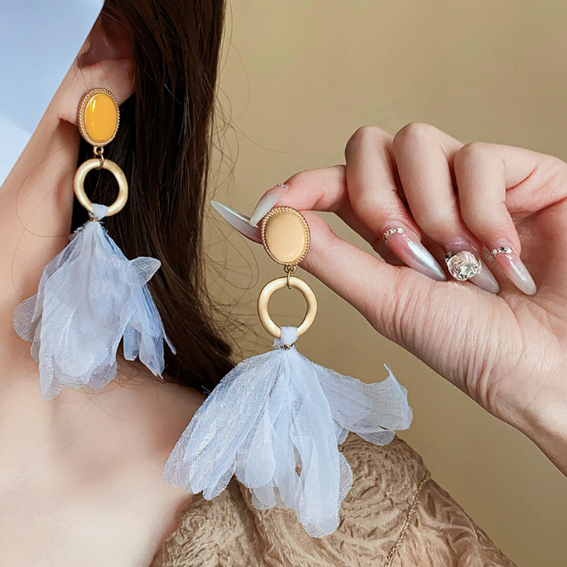 Pendientes de borla de flores de hilo de malla de tela de aguja de plata Pendientes dulces y frescos Pendientes de todo fósforo de moda Sensación de alto nivel de nicho