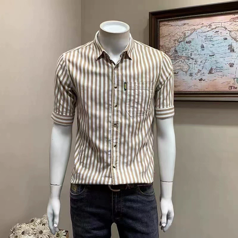 Высококачественная мужская полосатая рубашка, приталенный крой в корейском стиле, молодежный модный тренд, рубашка с рукавом четверть, топ с короткими рукавами среднего размера.