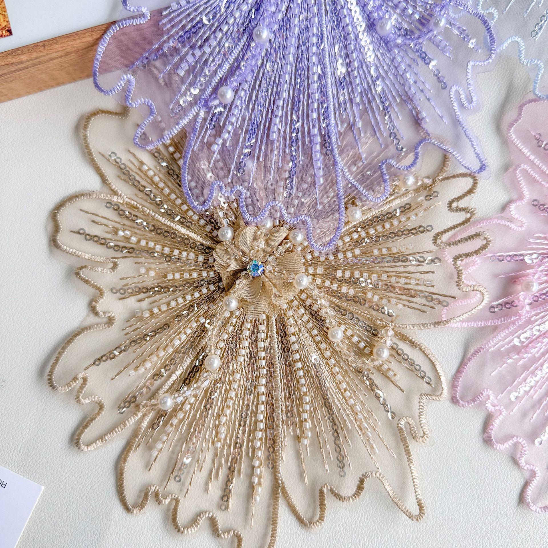 Cuentas de clavos estereoscópicos hechas a mano bordados sequinilla flor parche diy vestido de ropa infantil cheongsam diseño de ropa de actuación