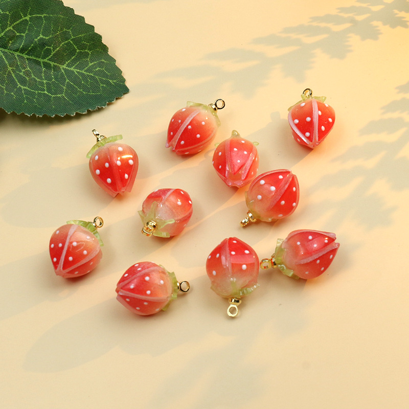 Resin Material 1 Piece 11 * 19mm Resin Strawberry Pendant