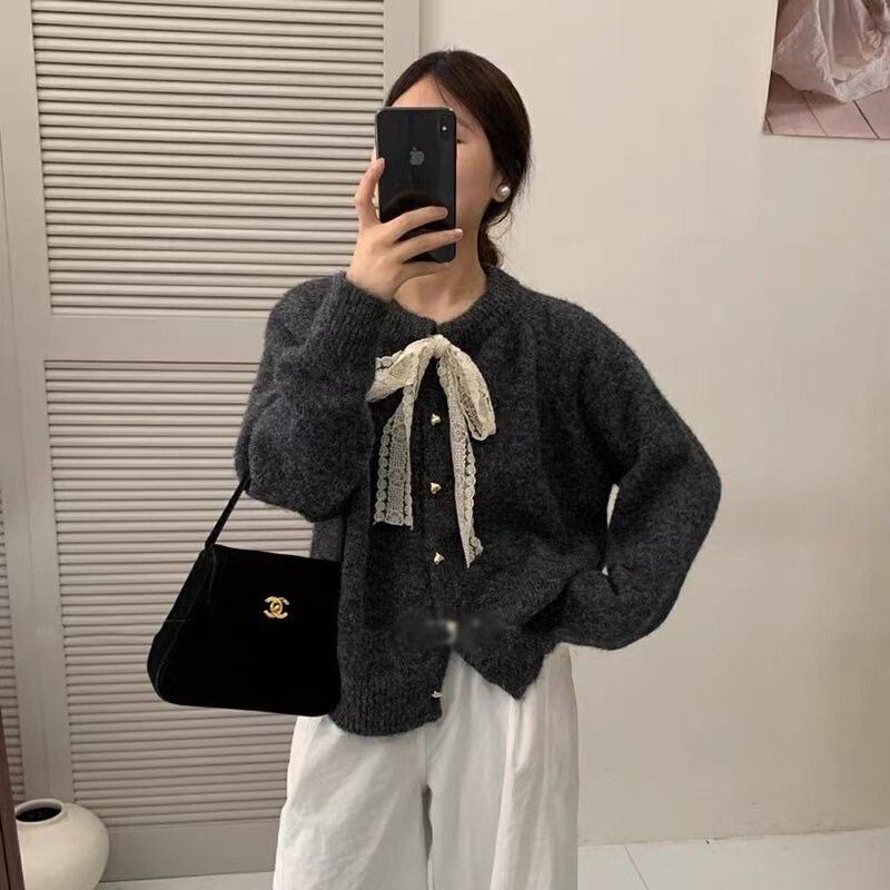 French-style gentle lace-up sweater for women, new autumn and winter collection, with heart-shaped buttons, loose and versatile knitted cardigan top, trendy