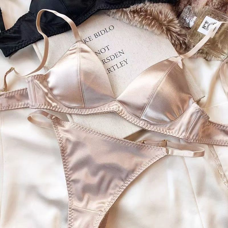 Leopard Print Sexy Lingerie French Thin Seamless Satin Wireless Large Bust Minimizing Plus Size Bra Set