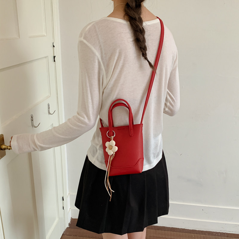 Nicho sensación bolso de moda bolso de mano simple mujer 2026 nuevo verano móvil inclinado universal popular hombro único