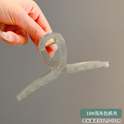 Gray plastic figure eight gripper 13.5cm