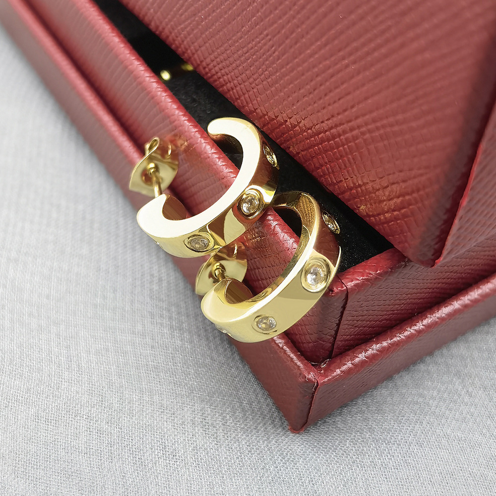 LOVE style Kajia C-shaped earrings