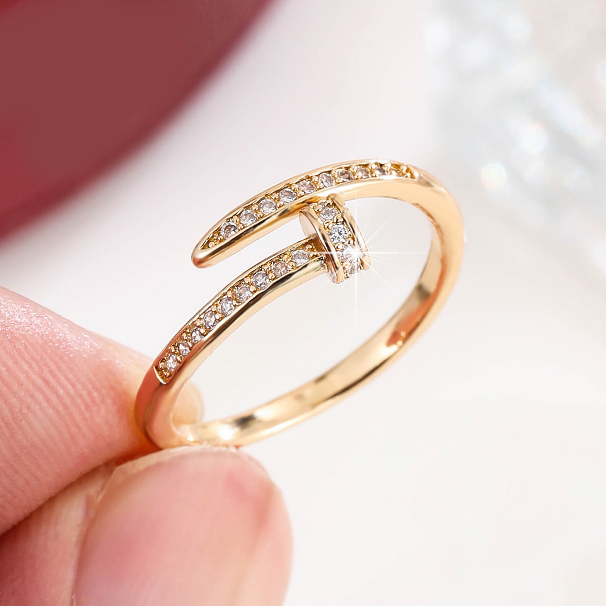 Hochwertiges Mikro-Pavé-Zirkonia-18K-Goldplattierter Nagel-Armband für Damen, europäisch-amerikanischer Luxus-Nischendesign