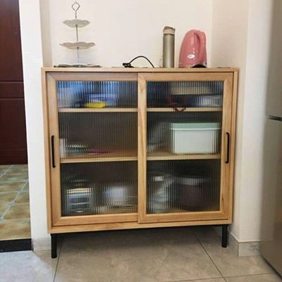 Gabinete de comedor de madera sólida nórdica sala de estar moderna simple gabinete bajo almacenamiento armario de almacenamiento puerta corredera de vidrio armario de cocina