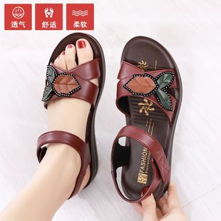 High-end sense mother sandals women's 2025 summer new comfortable soft bottom middle-aged elderly grandmother non-slip sandals for women