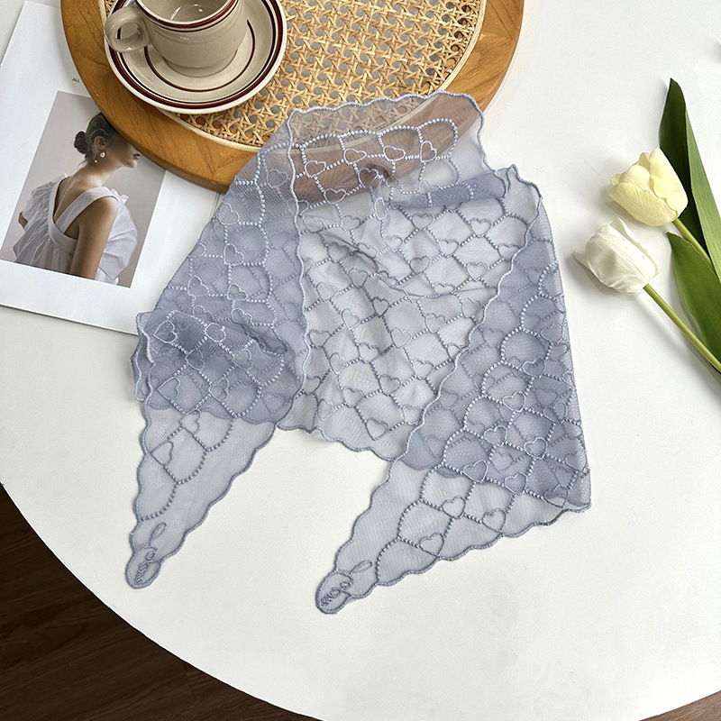 Pañuelo floral de encaje retro de estilo francés para mujer, turbante dulce junto al mar, diadema triangular artística versión coreana de moda.