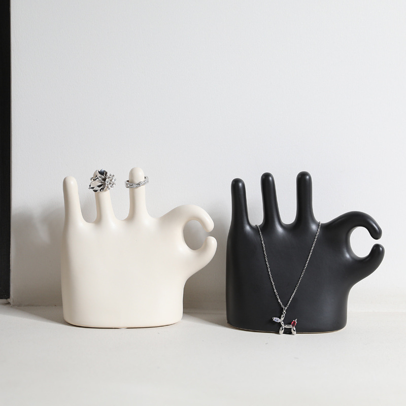 Wabi-Jifeng Decoración de palma de cerámica simple Joyas Estante de anillo Soporte de almacenamiento Estante de exhibición Accesorios de exhibición Decoración suave