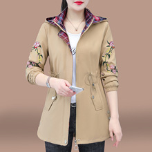 中长款风衣外套女春秋2025新款中年妈妈休闲时尚连帽收腰显瘦上衣