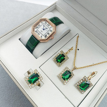 �羳Ů�����b�GɫŮʿƤ�����Ώ͹ŕr���ֱ�r�b�M�Ͻ����_�R���P