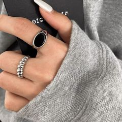 Vintage black twisted rope ring for women, unique design, light luxury, cool style, minimalist ring, fashionable and personalized for men.
