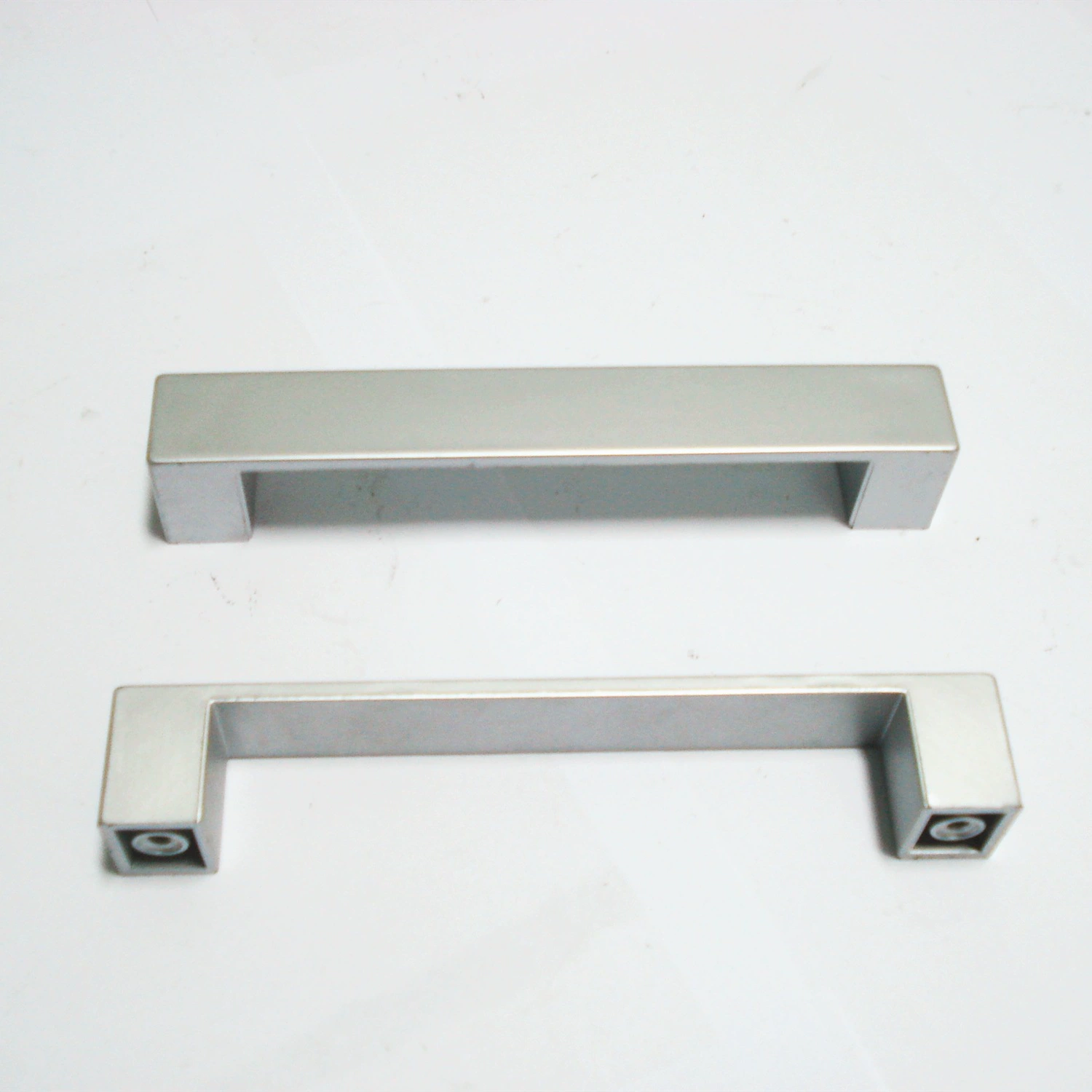 Мульти-цвет ручки мебели шкафа АБС пластиковый может быть серебряным расстоянием 128 мм отверстия ручки краски брызга