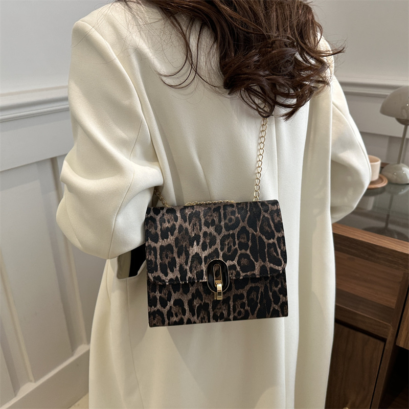 Estilo occidental simple y elegante hermoso bolso femenino 2024 nicho nueva tendencia retro bolso de mensajero bolso de hombro personalizado