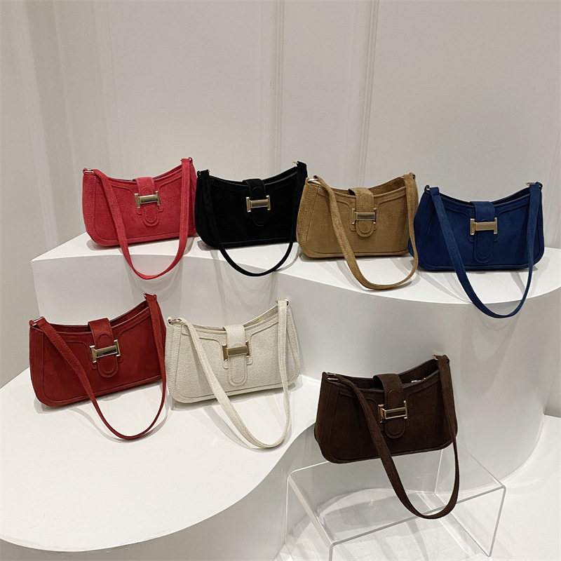 Diseño de nicho francés bolso de axila retro mujer 2024 nueva textura hebilla de cinturón bolso de mensajero de hombro de moda mujer