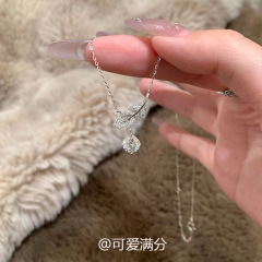 フラッシュフェザーダイヤモンドペンダントネックレス、ファッショナブルで軽い高級感、鎖骨チェーン、パーソナライズされたニッチ、ハイエンドで多用途なネックレス