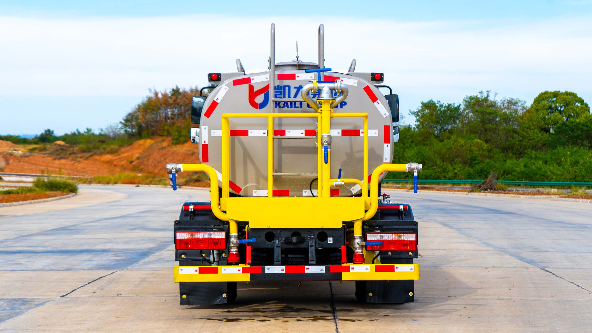Dongfeng Xiaofurika Sprinkler Truck 5 Square Blue Plate Sprinkler Truck Garden Greening Construction Site Dust Reduction Door-To-Door Delivery